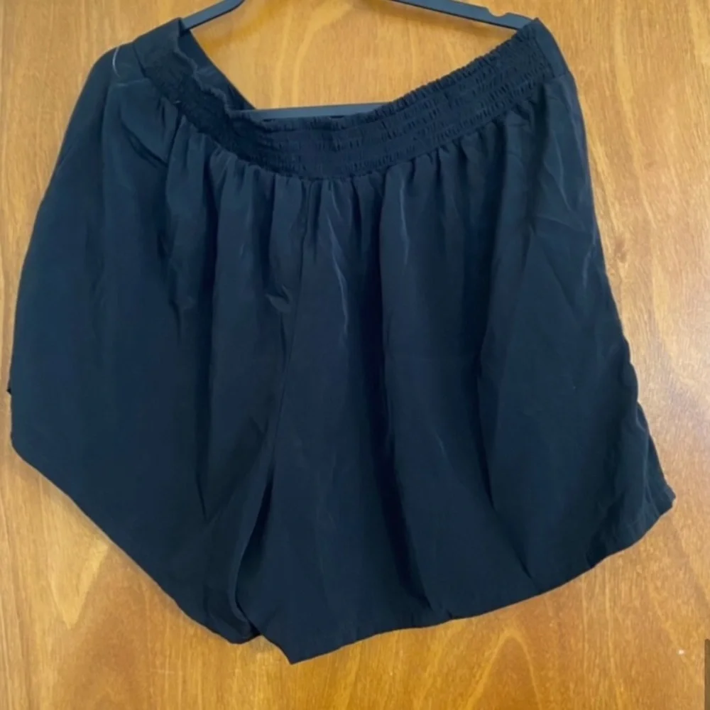 Forever 21 plus size black shorts size 1X - Picture 5 of 5
